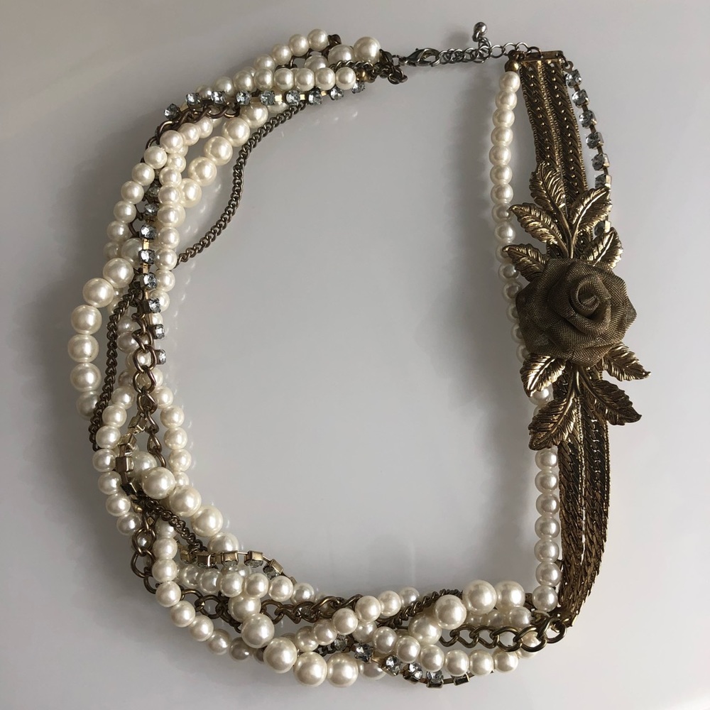 Mixed metal and pearl necklace